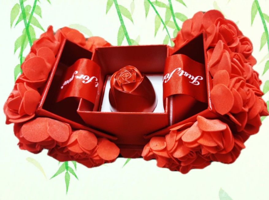Rotating Rose Jewelry Box – Acrylic Eternal Flower Gift Case